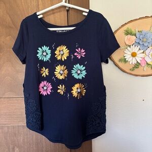 Girls Mudd Navy Blue Floral Lace Detail Graphic Tee Size S (7) Daisy